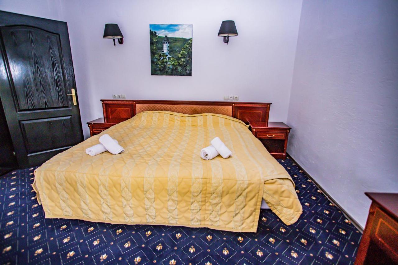 Casa Octavian Hotel Sucevita Eksteriør billede