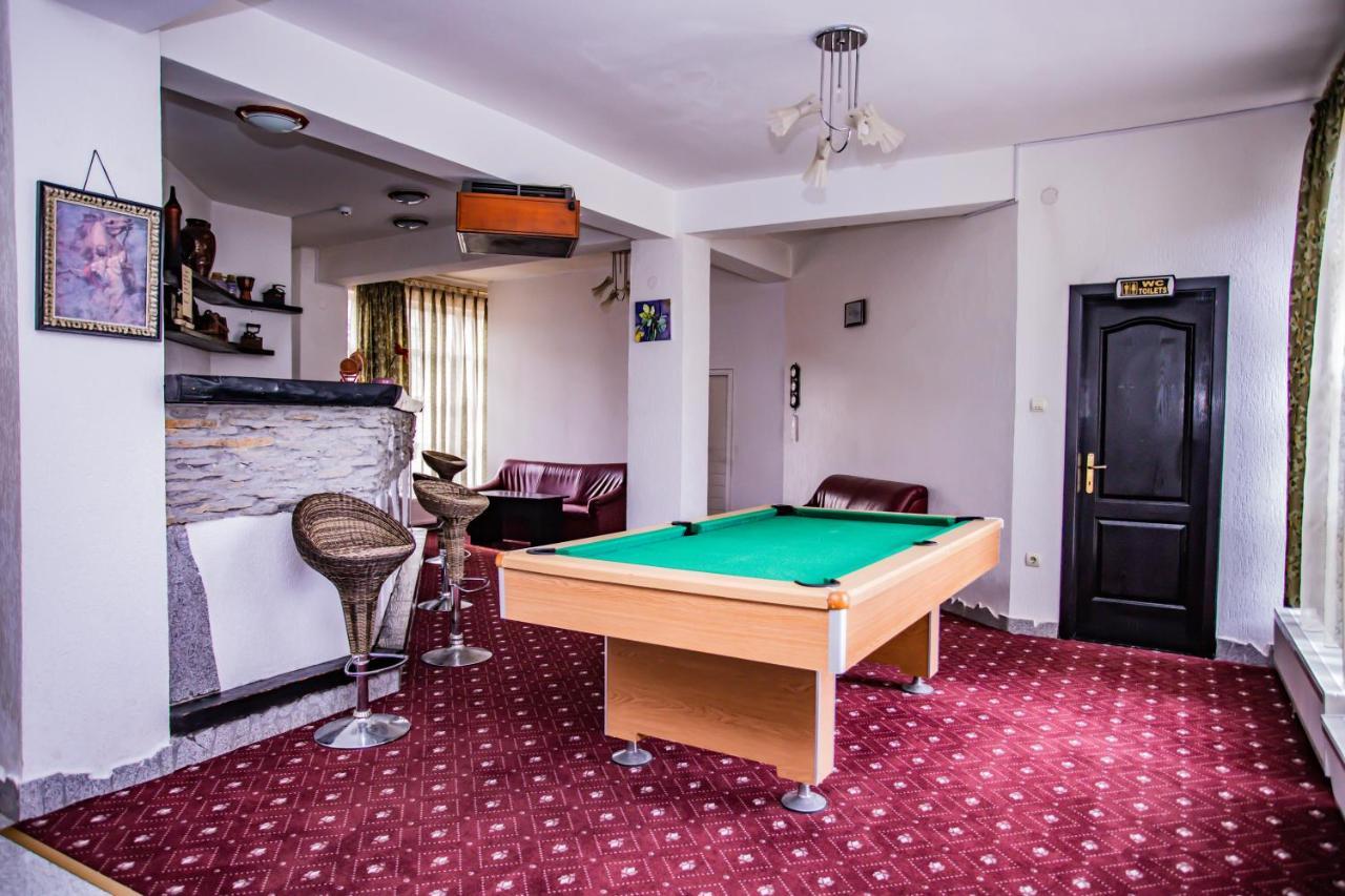 Casa Octavian Hotel Sucevita Eksteriør billede
