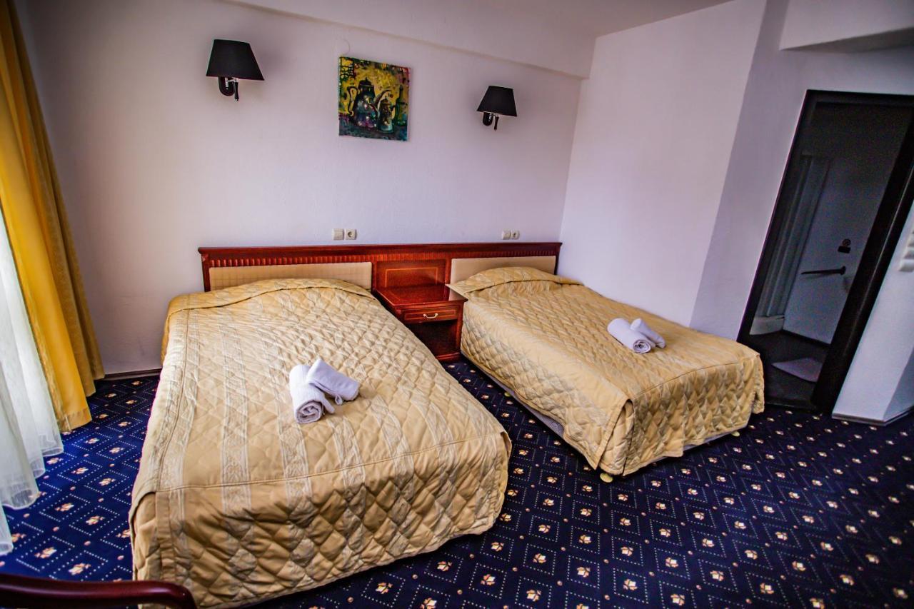Casa Octavian Hotel Sucevita Eksteriør billede
