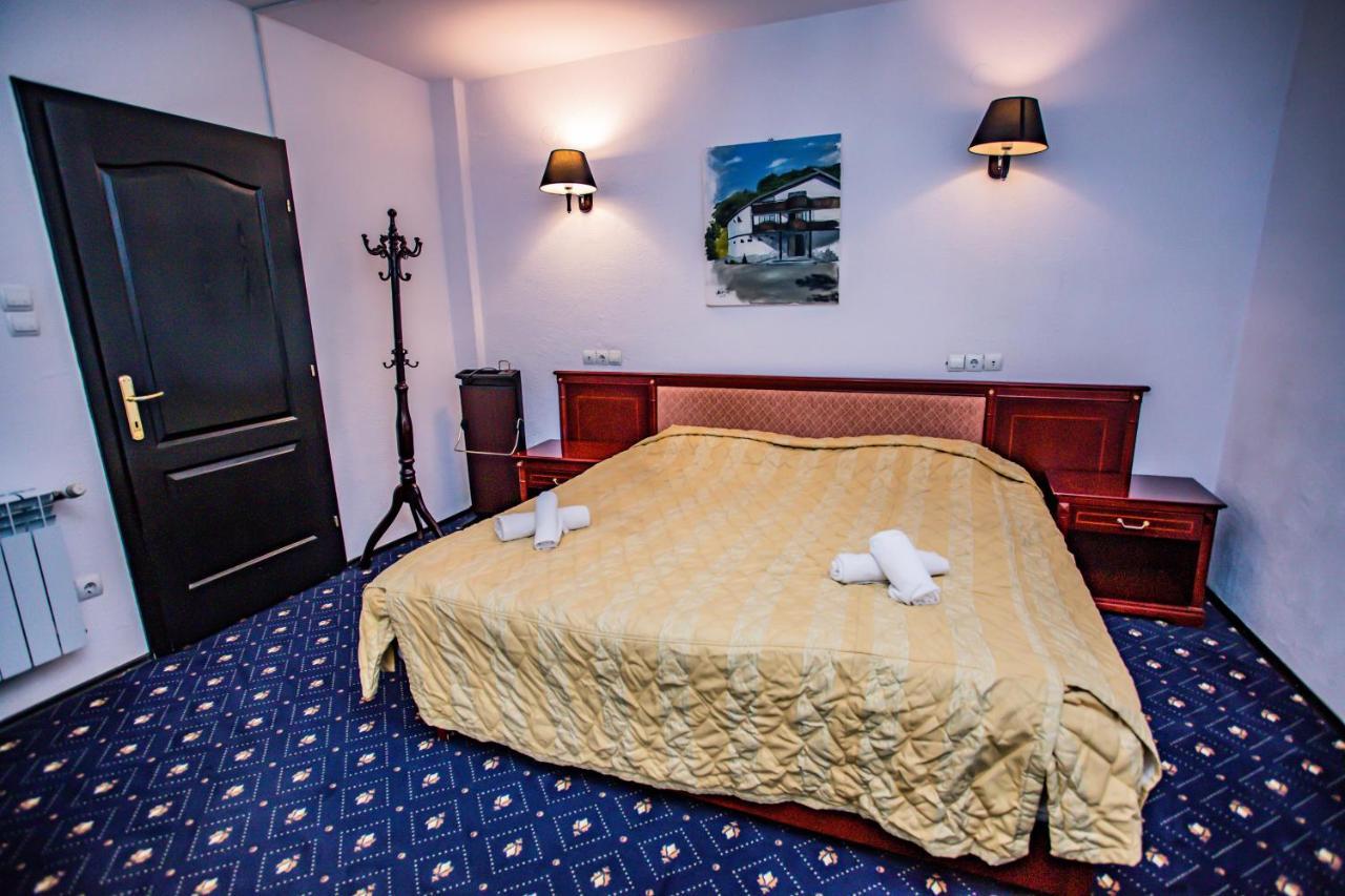 Casa Octavian Hotel Sucevita Eksteriør billede