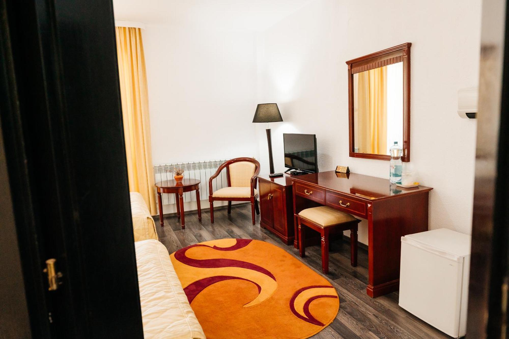 Casa Octavian Hotel Sucevita Eksteriør billede