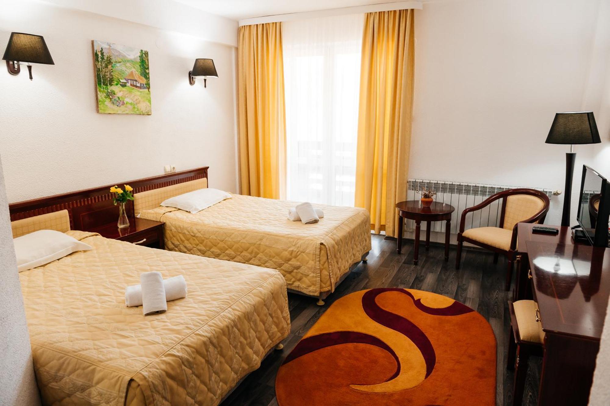 Casa Octavian Hotel Sucevita Eksteriør billede