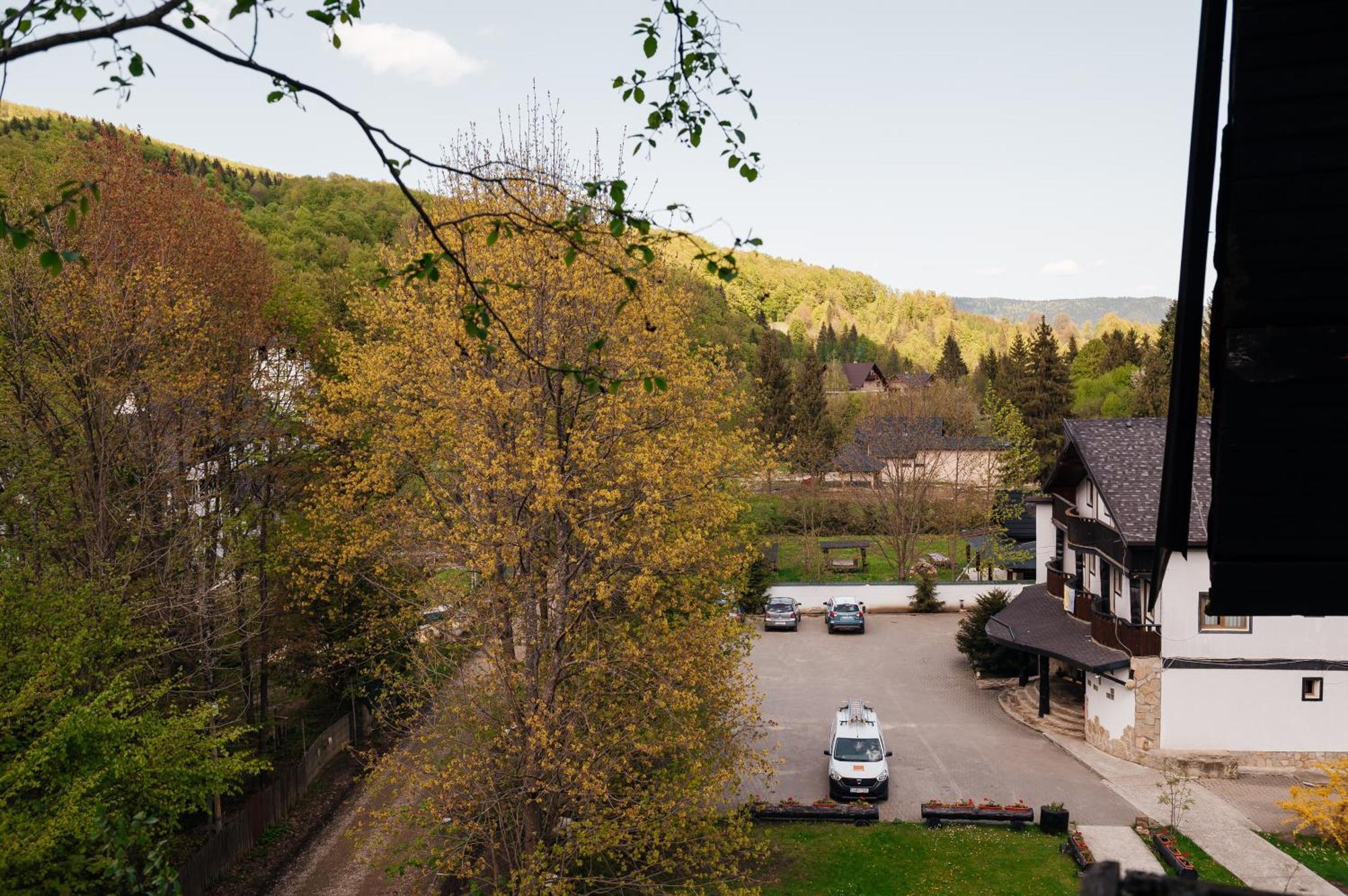 Casa Octavian Hotel Sucevita Eksteriør billede