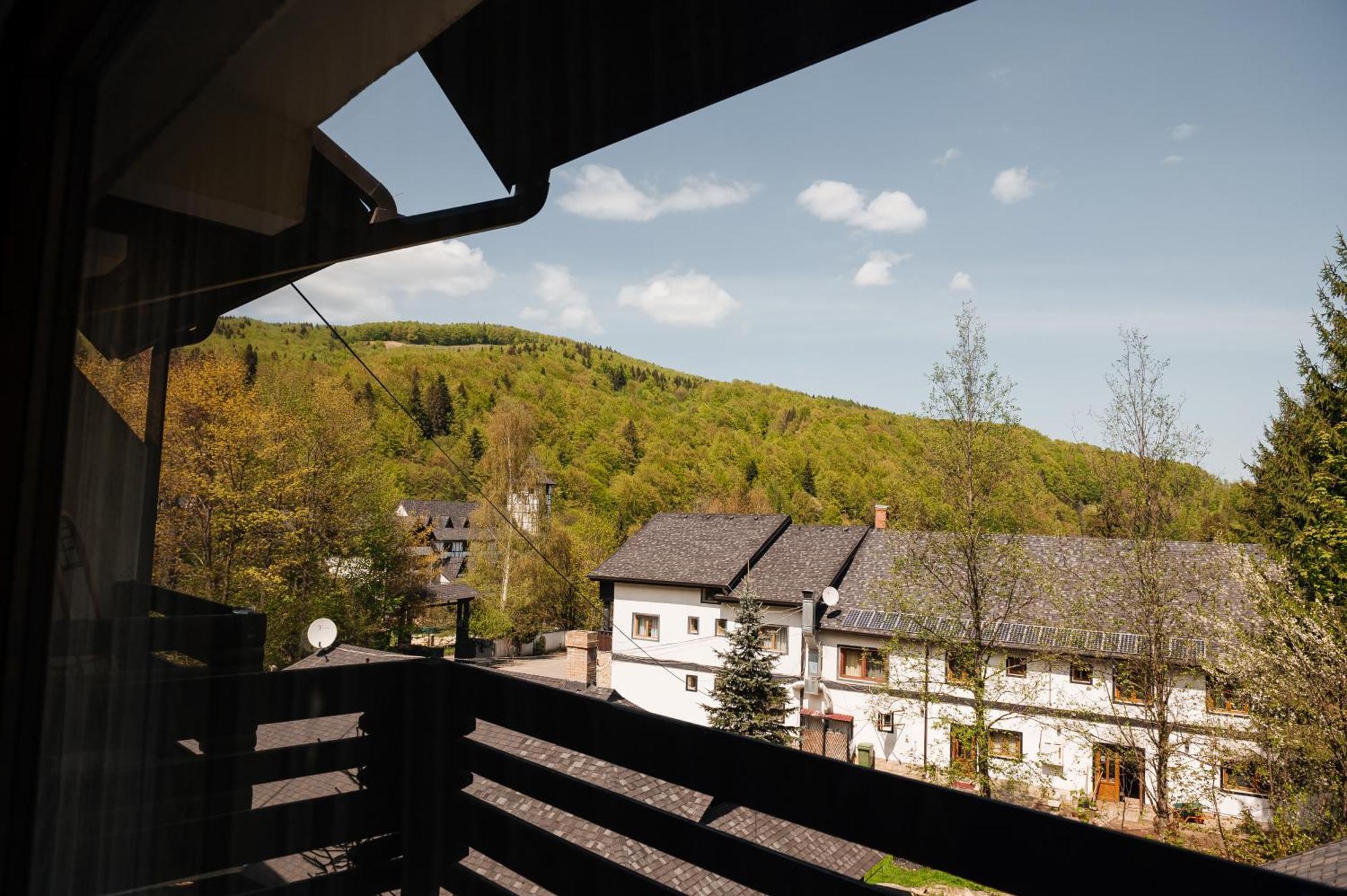Casa Octavian Hotel Sucevita Eksteriør billede