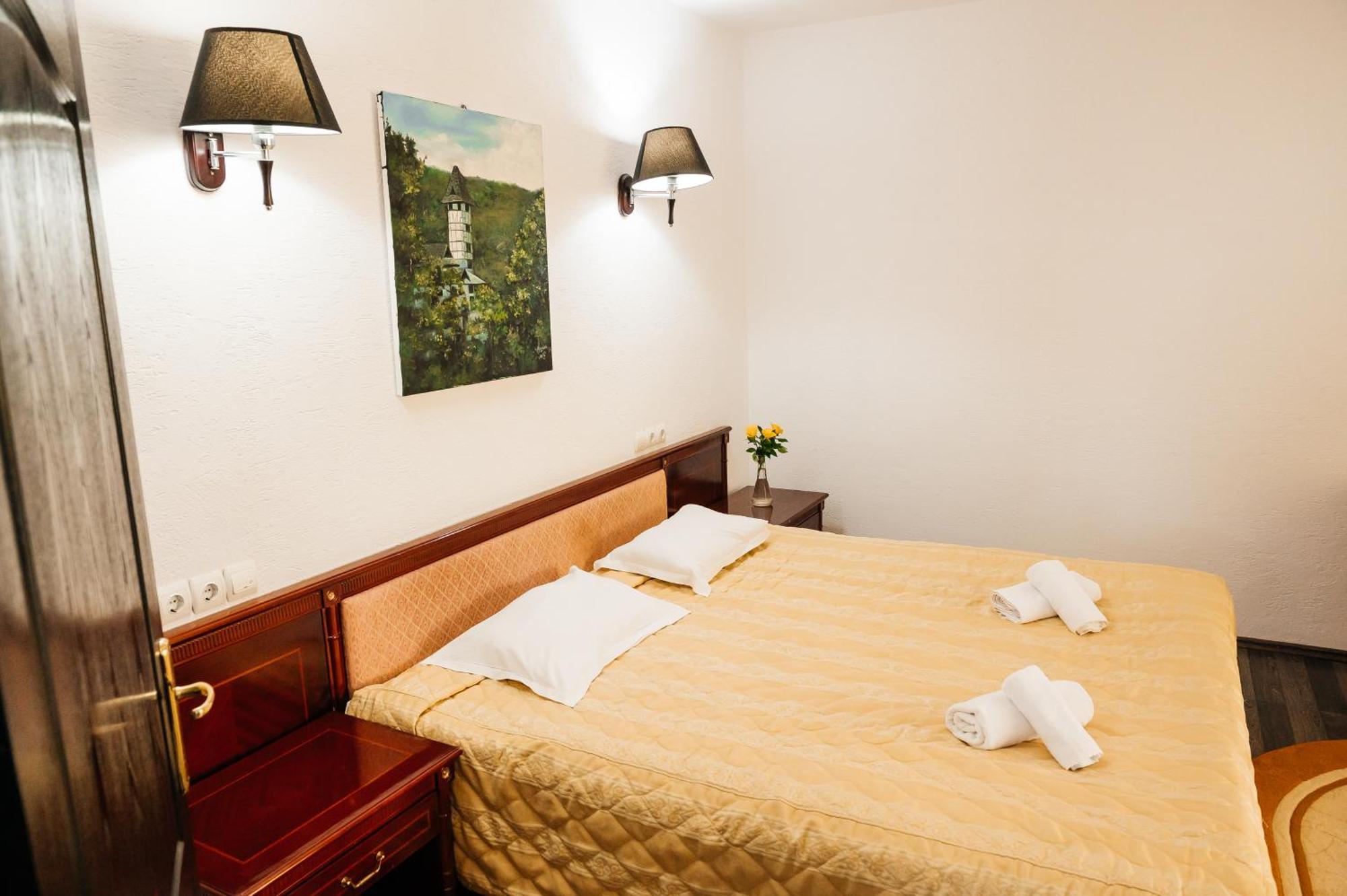 Casa Octavian Hotel Sucevita Eksteriør billede
