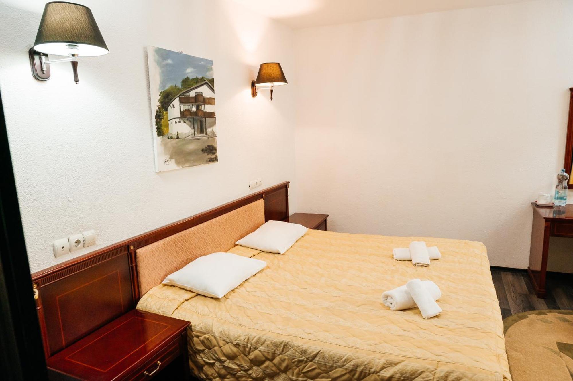 Casa Octavian Hotel Sucevita Eksteriør billede