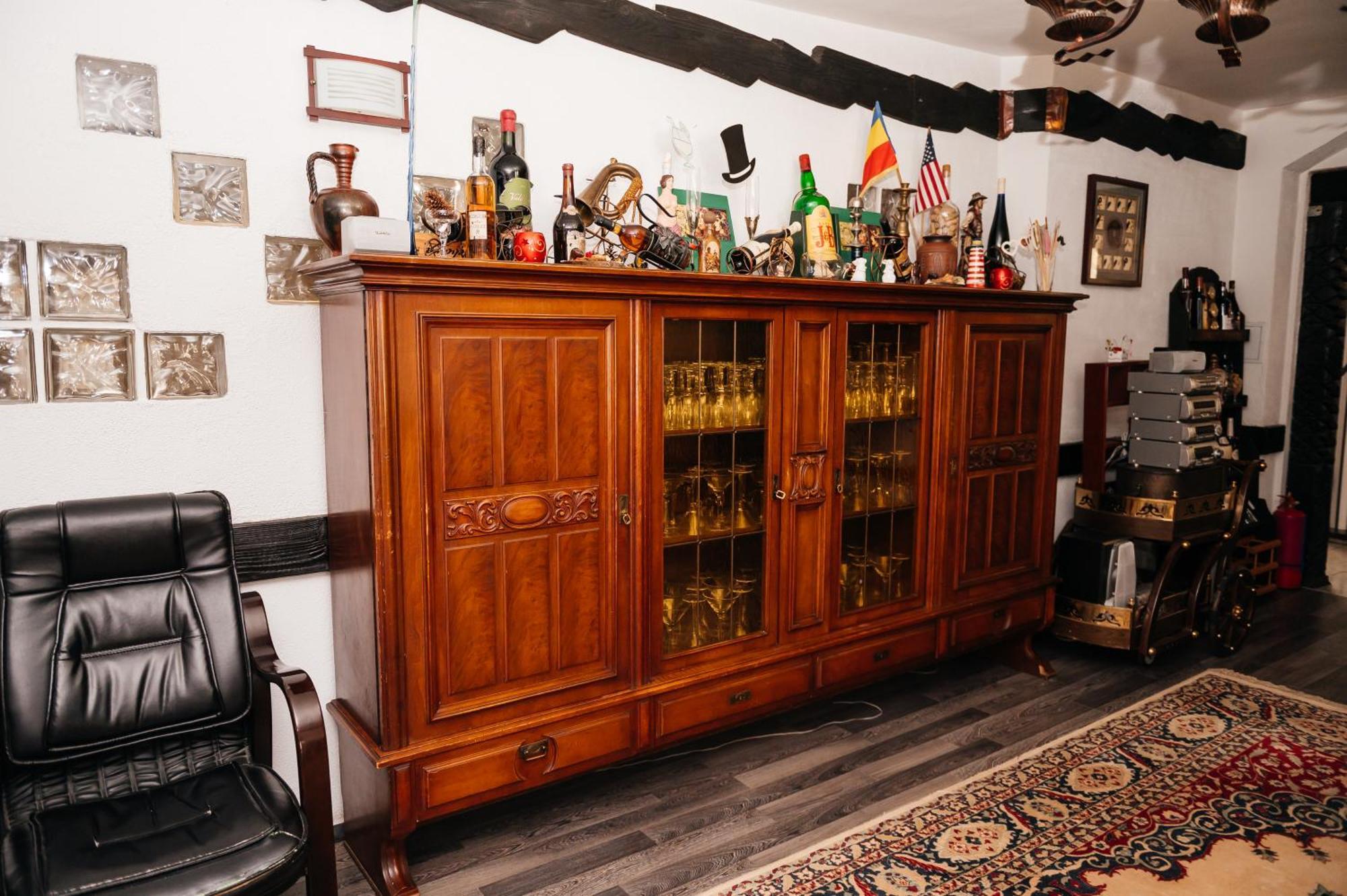 Casa Octavian Hotel Sucevita Eksteriør billede